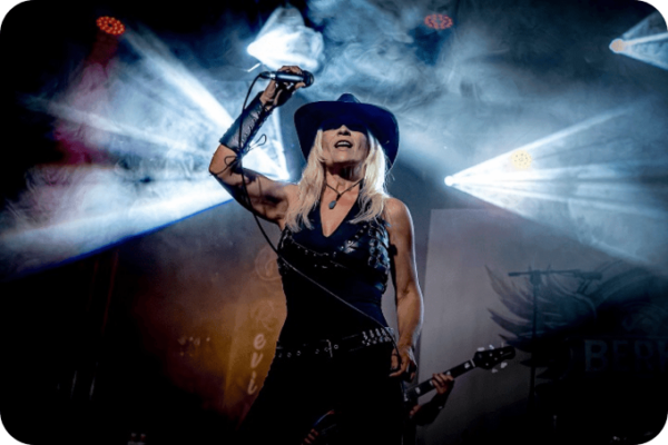 BERKANA Y LOS SEMINUEVOS lanza «Las chicas son guerreras», un himno de poder femenino