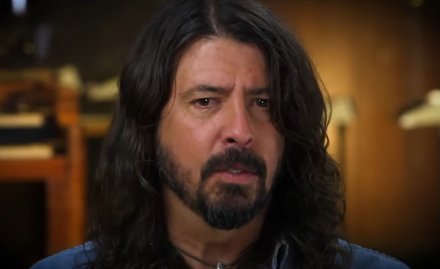 Dave Grohl (Foo Fighters) intenta vivir su vida guiándose por una frase que vio en la pegatina de un coche