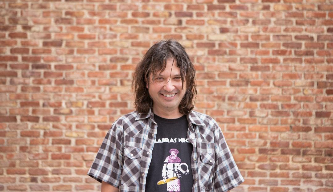 Entrevista a Jesús Casañas (escritor): “Robe me parece el mejor letrista de este país”