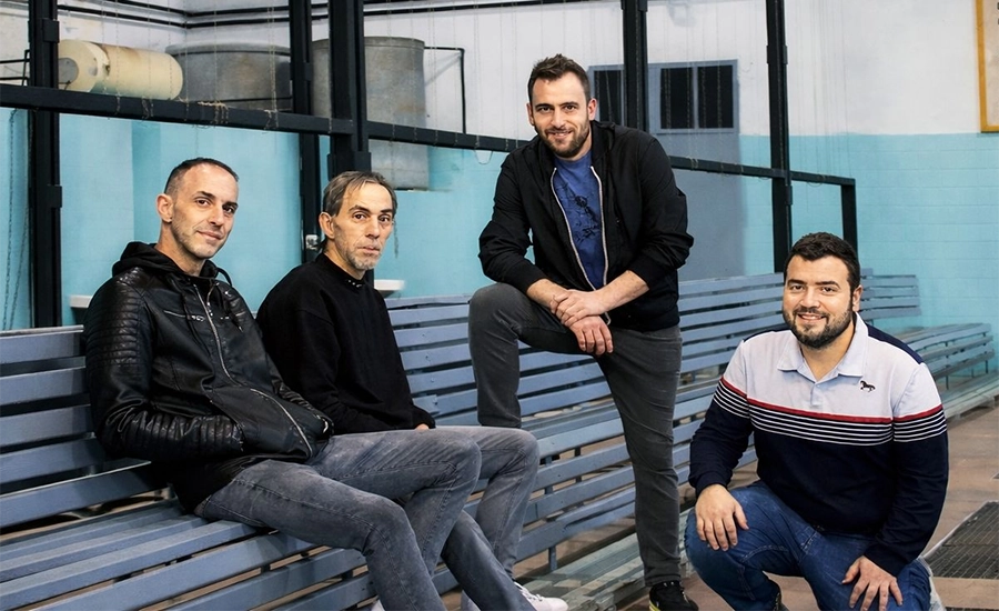 Escombro defiende los derechos de las zonas despobladas en "M.A.R. (Movimiento de Acción Rural)" y avanza la portada de "El renacer", su nuevo disco