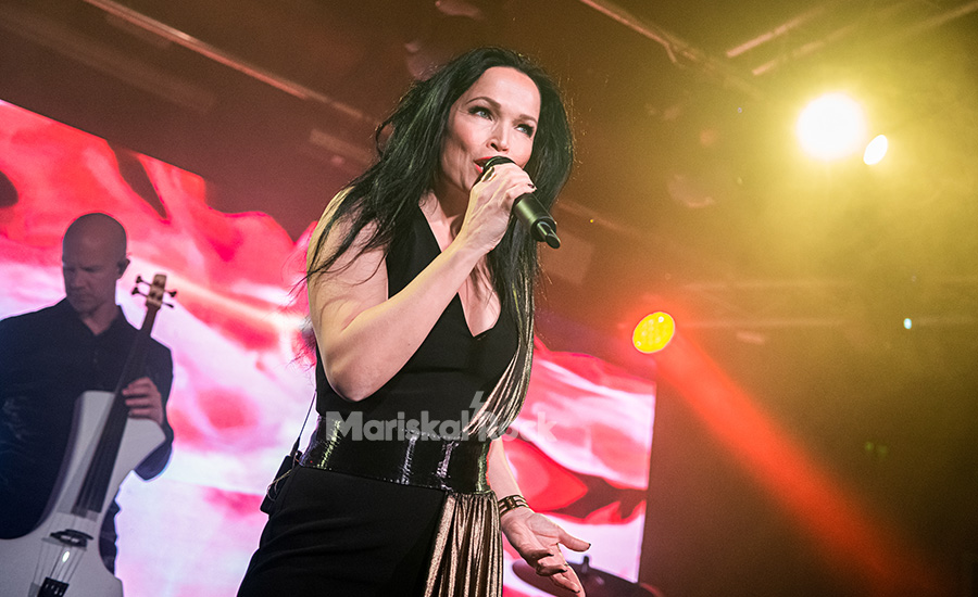 Tarja Turunen (ex-Nightwish) da por terminados sus días que actuar con tacones altos: "Mi doctora me dijo: "¿Qué has hecho?""